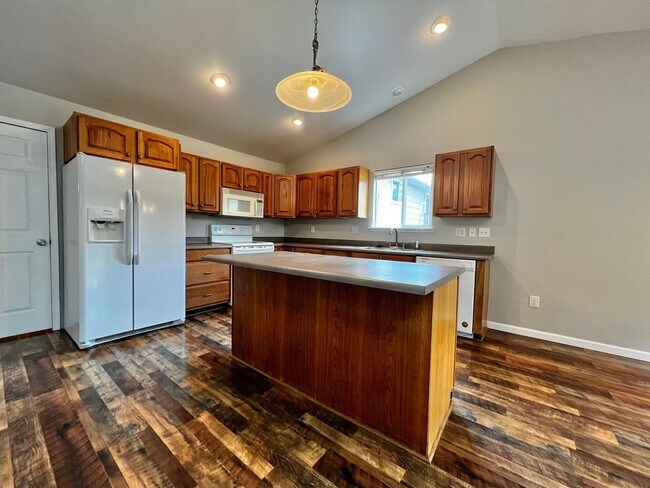 Building Photo - Charming 3-Bed/2-Bath Home in Loveland!