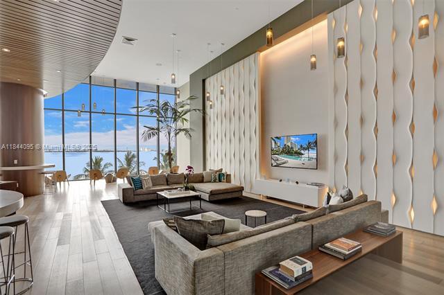 Building Photo - 460 NE 28th St