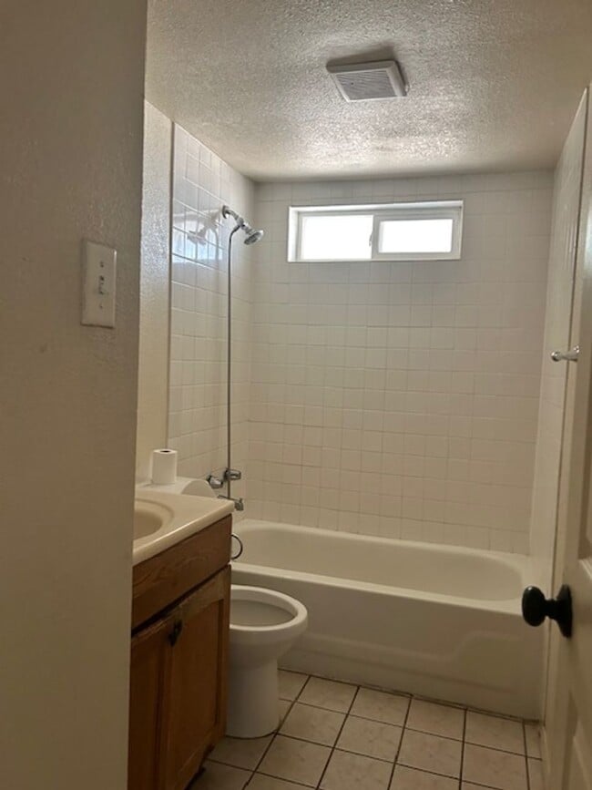 Building Photo - 922 Brookfield Dr