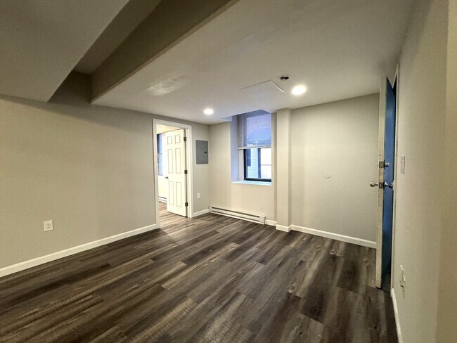 Building Photo - 331 Broadway