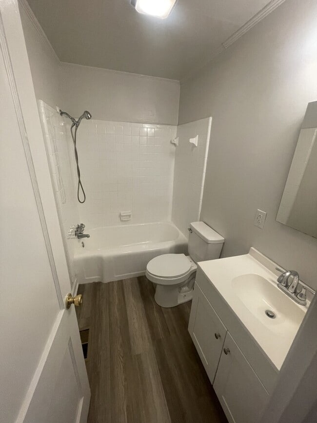 Building Photo - 2 bd 1 ba house