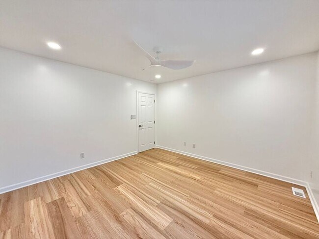 Building Photo - 209 Bramble Ct