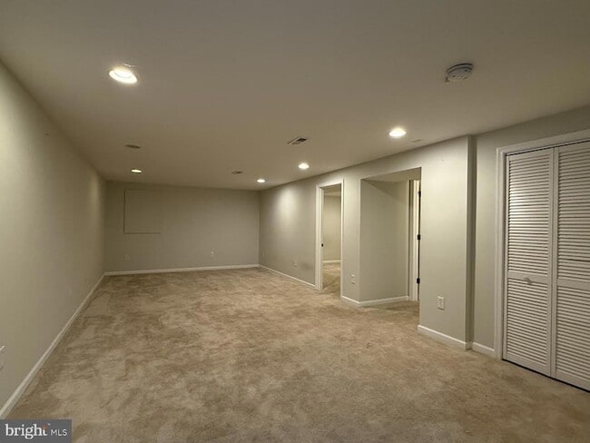 Building Photo - 220 Summit Hall Rd