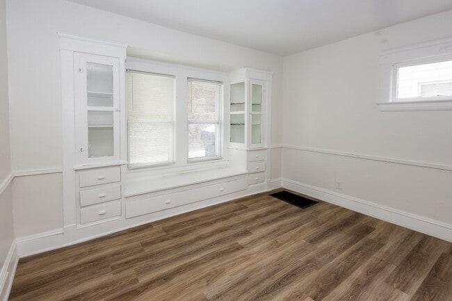 Building Photo - 3971 E 71st St