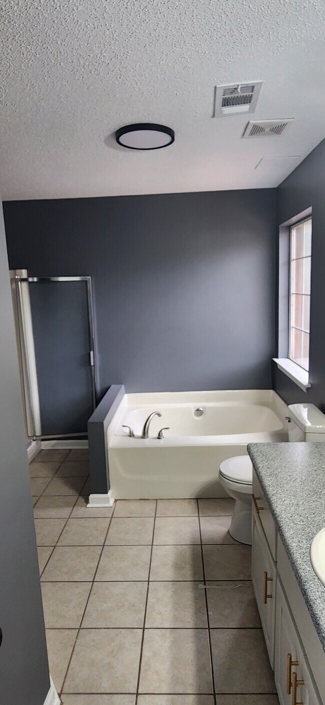 Building Photo - 106 Rolling Woods Cir