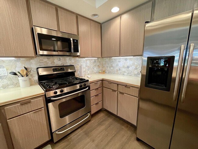 Building Photo - 41539 Woodhaven Dr W