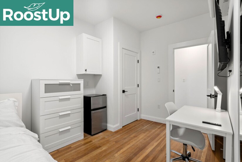 Building Photo - RoostUp Furnished Private Bedroom with Private Ensuite Bath in East Somerville!
