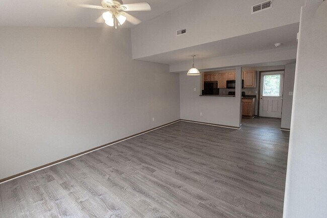 Building Photo - 2117 N Ballenger Ln