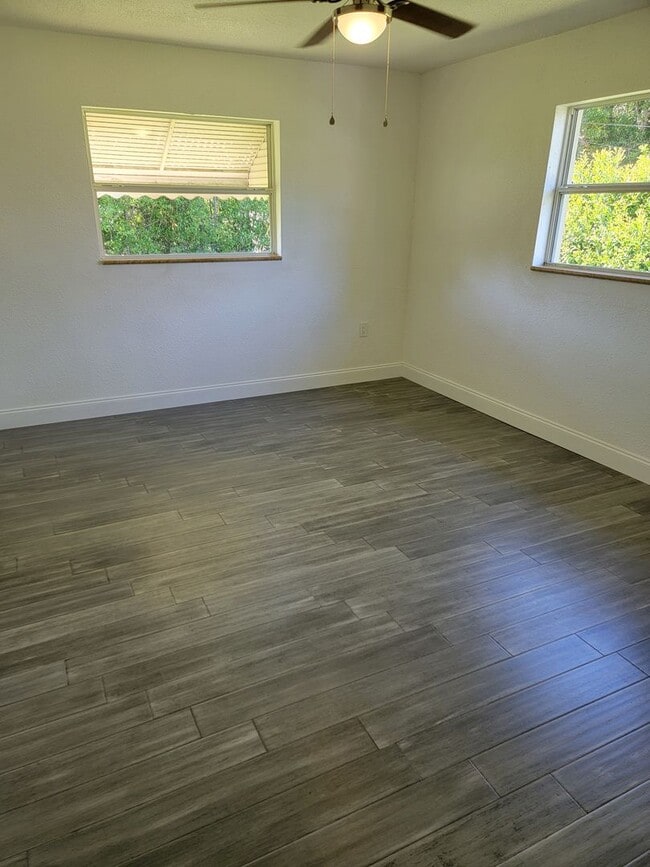 Building Photo - Gorgeous 3/2 in Beverly Hills