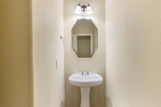 Building Photo - 5310 Meadow Canyon Dr