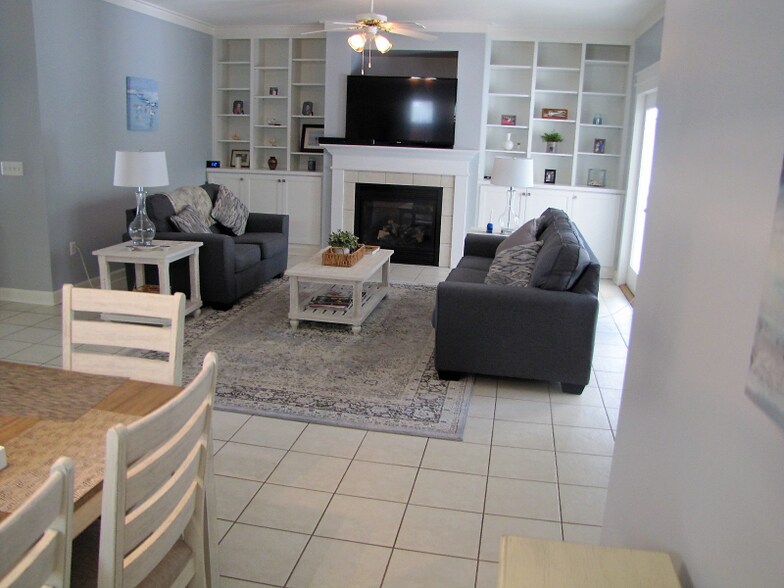 Building Photo - 350 Tradewinds Dr