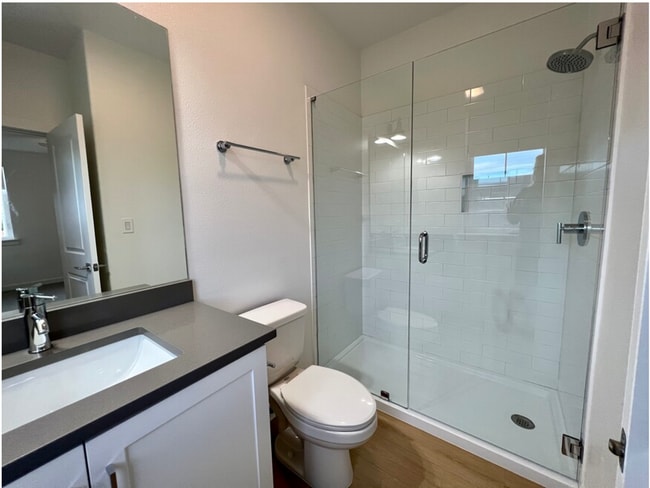 Building Photo - Extra large 4 berm 3.5 bath townhome in Vi...