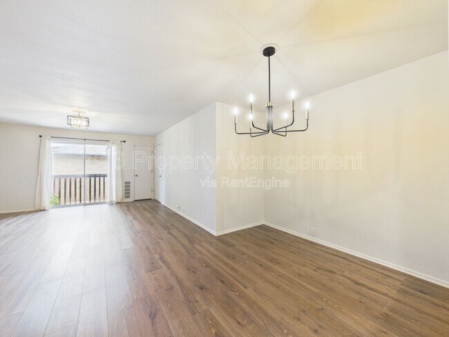 Building Photo - 439 W 104th St