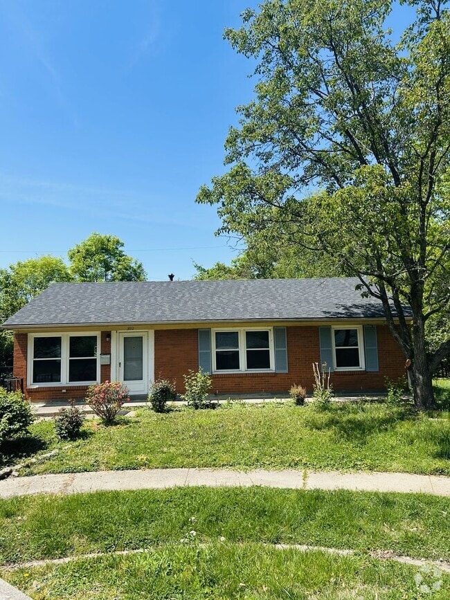 Building Photo - Charming 3-Bedroom Ranch in Prime Location!