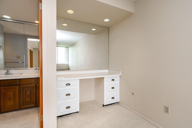 Building Photo - 1000 Urlin Ave