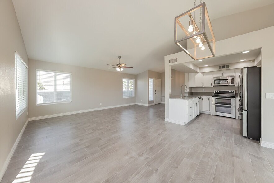 Building Photo - 8741 W Greenbrian Dr