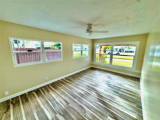 Building Photo - 1500 Carson Cir NE