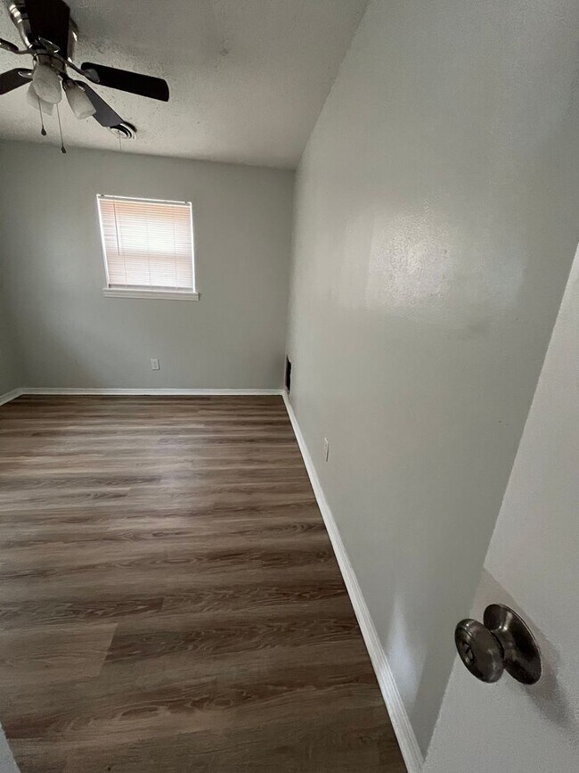 Building Photo - 1618 58th St