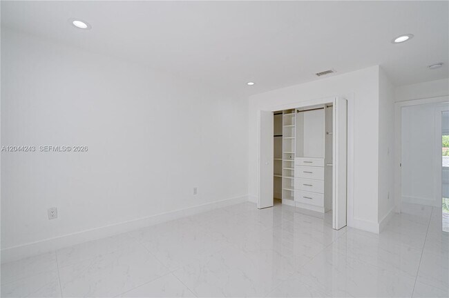Building Photo - 773 Woodcrest Rd