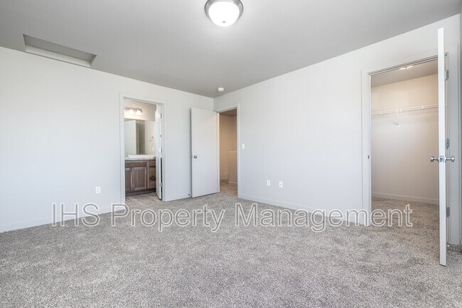 Building Photo - 2405 Ronan St