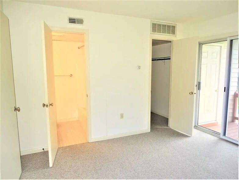 Building Photo - 661 Brunnerville Rd