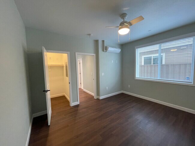 Building Photo - 1719 Heirloom St