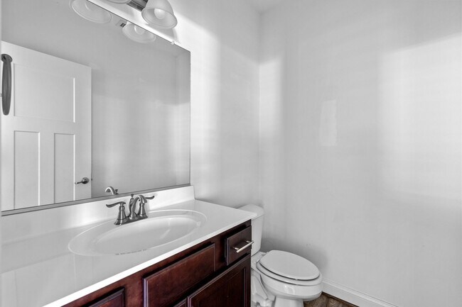 Building Photo - Exquisite 4-bedroom, 2.5-bath home located in the charming city of Chesapeake