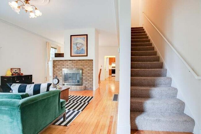 Living room - 601 5th St SE