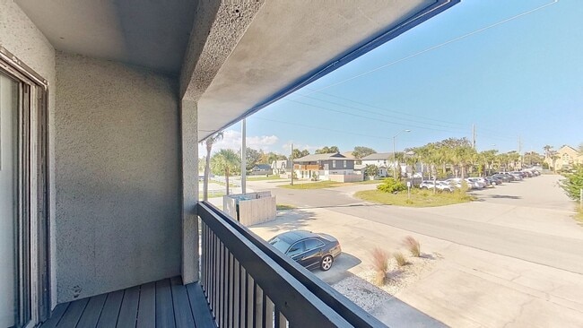 Building Photo - Charming 2 Bedroom close to the beach avai...