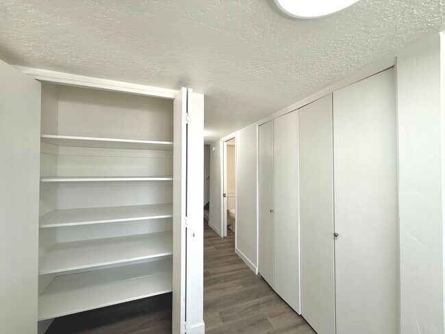 Building Photo - Open House June 20th | 3 Bedroom Townhome in Holladay