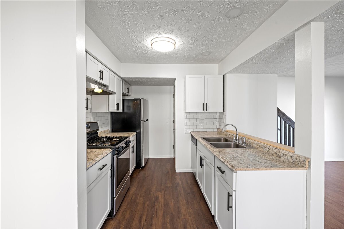 Kichen - 1600 Rock Creek Dr