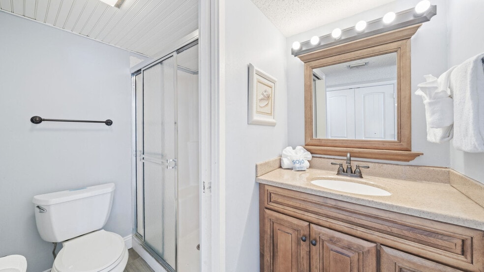 Building Photo - 7205 Thomas Dr