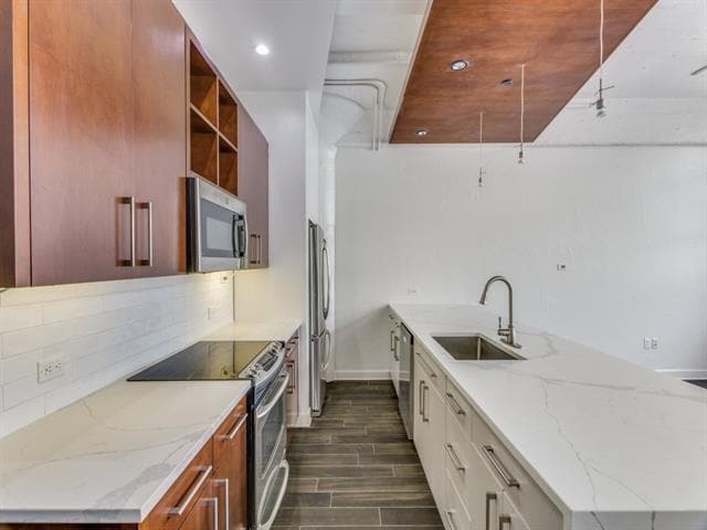 Building Photo - 2600 W 7th St