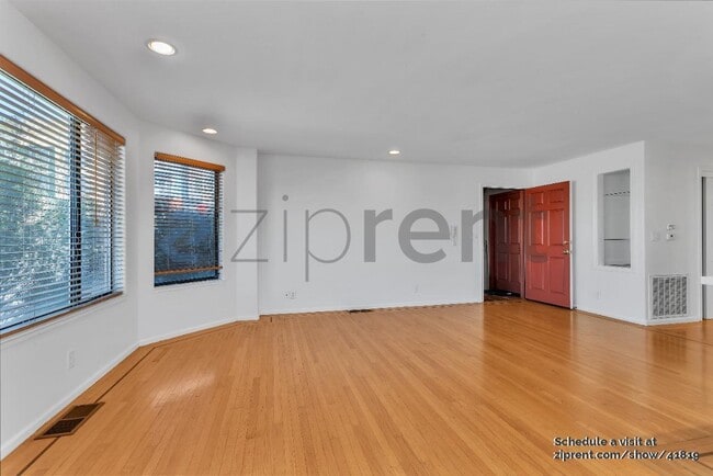 Building Photo - 813 Meade Ave
