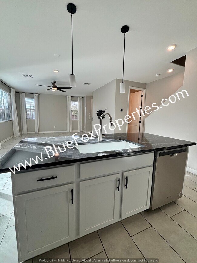 Building Photo - 1048 E Descent St