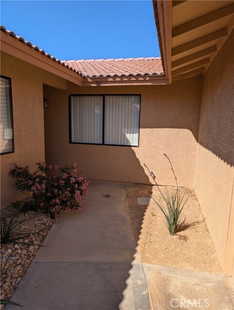 Building Photo - 27535 Lakeview Dr