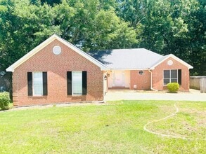 Building Photo - ** 3 Bed 2 Bath located off McQueen Smith ...