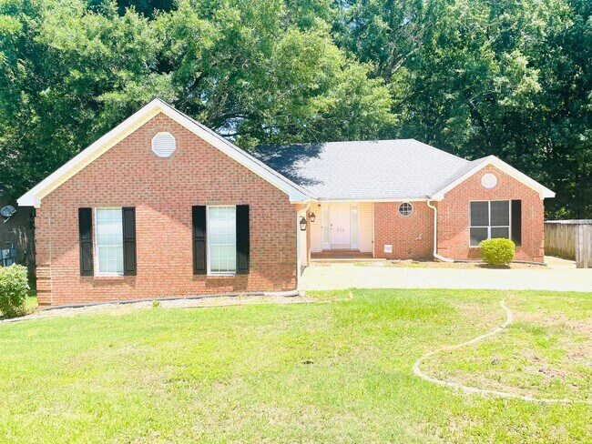 Primary Photo - ** 3 Bed 2 Bath located off McQueen Smith ...