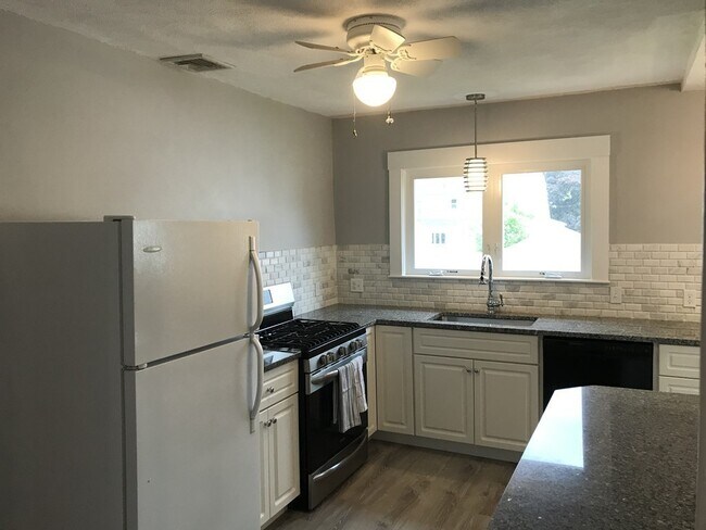 Building Photo - 11 Batchelder St