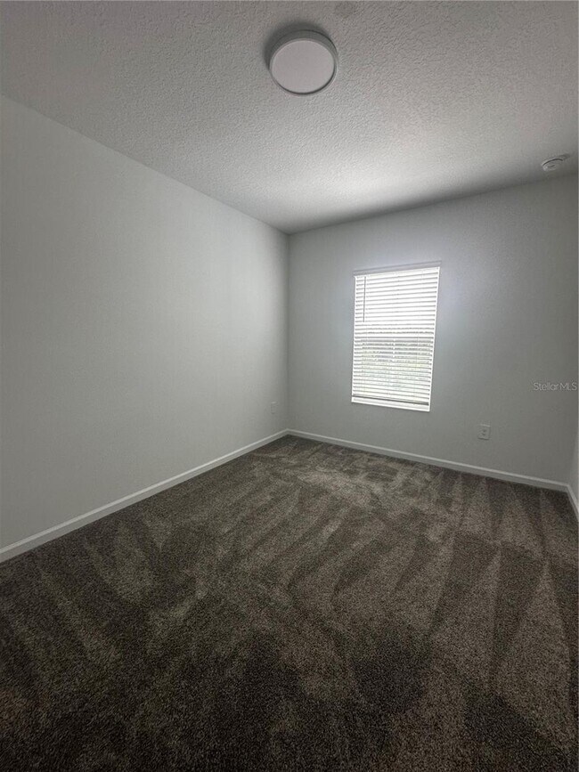 Building Photo - 3063 Chantilly Dr