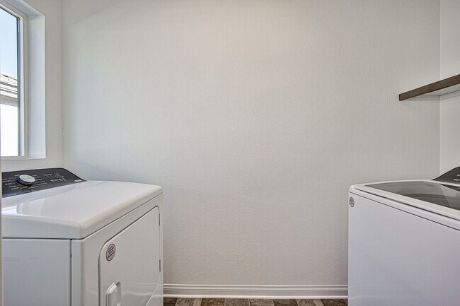 Building Photo - 7771 Bright Ldg St