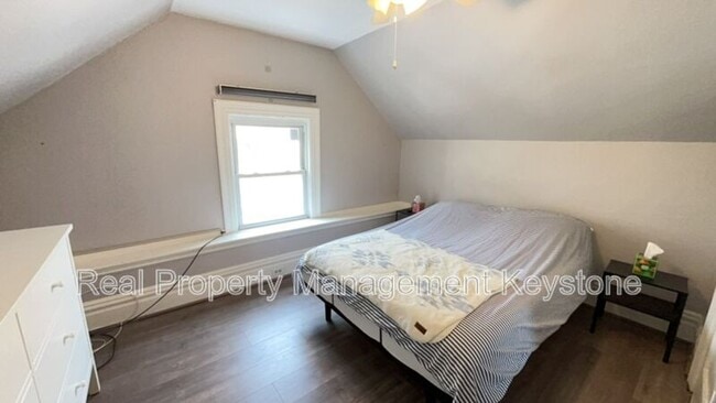 Building Photo - 923 Chislett St