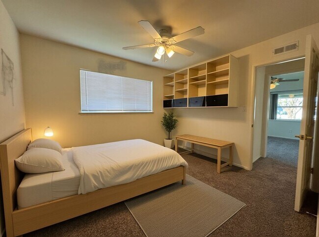 Building Photo - 3BD/2BA HOME AVAILABLE IN NORTH CLAIREMONT ONLY $4,195!