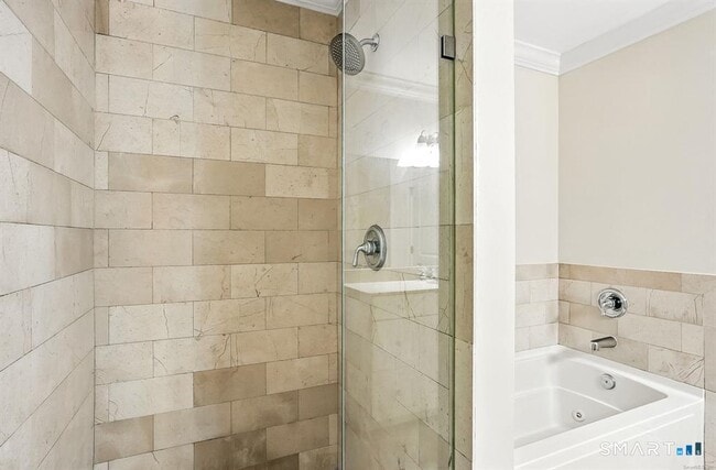 Building Photo - 142 East Ave