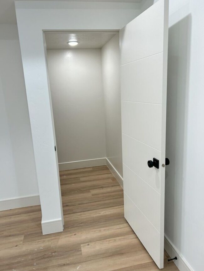 Building Photo - 288 E Center St