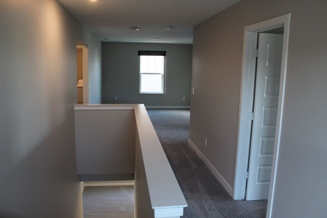 Building Photo - Spacious Move In Ready 5 BR in Avon!
