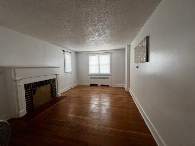 Building Photo - 10 S State St