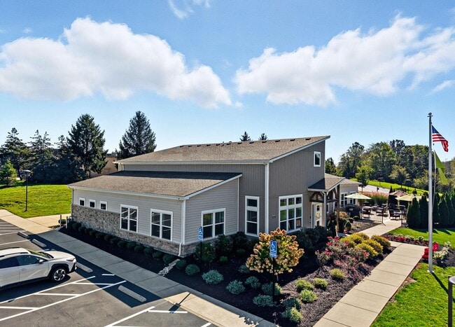 Building Photo - 933 Persimmon Ln