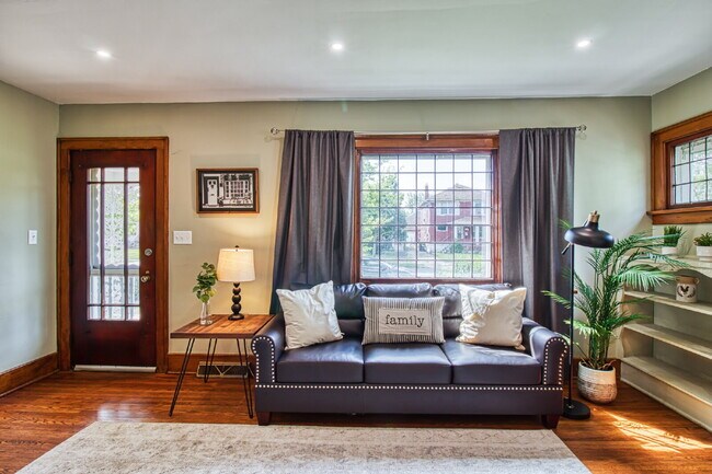 Building Photo - Furnished 4-Bedroom Single-Family Home in Kenmore