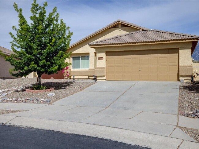 Building Photo - Spacious 4-Bedroom Home with Private Pool & Large Enclosed Backyard!